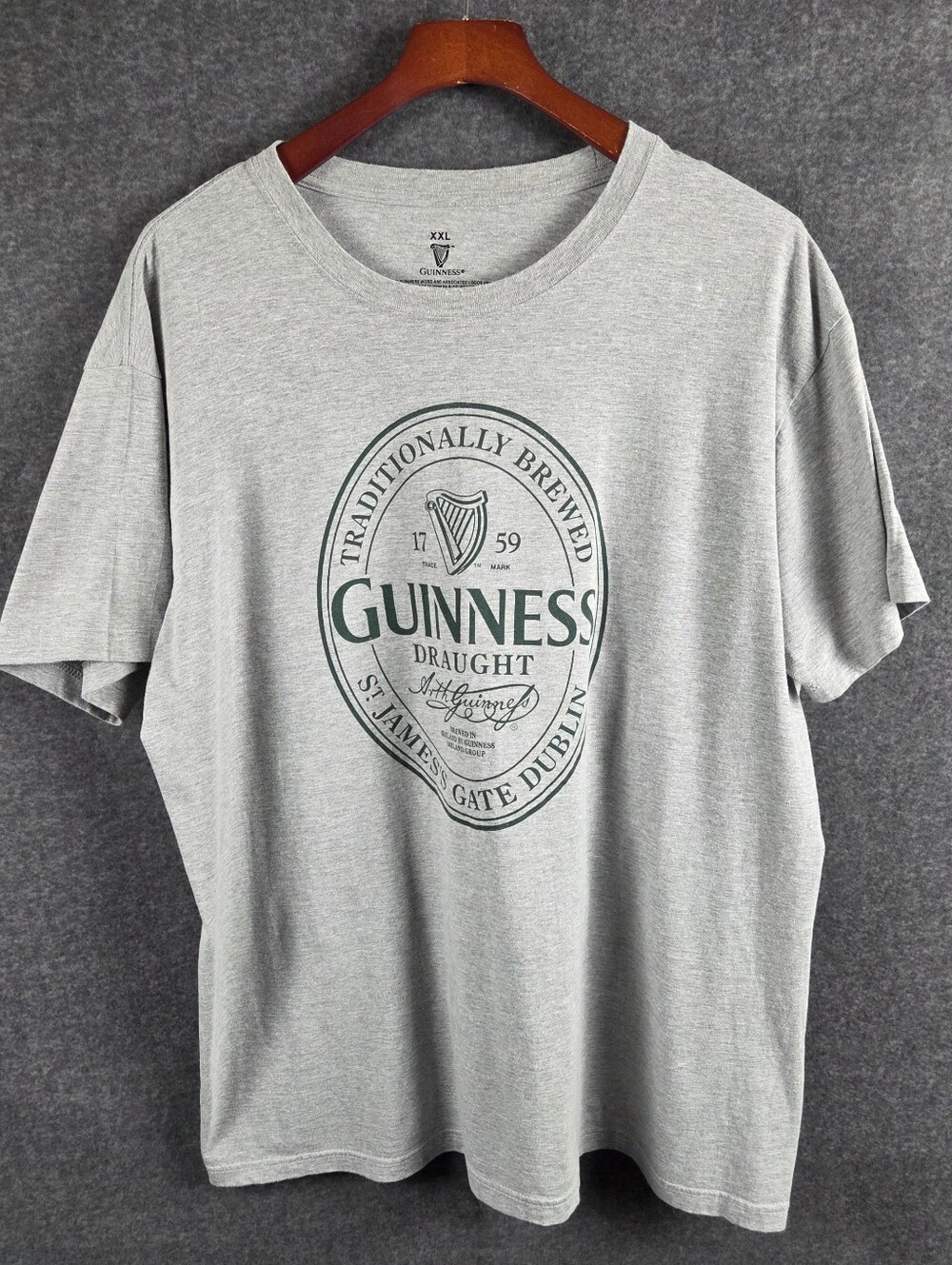 Guinness Graphic Beer T Shirt Mens 2XL Gray Short Sleeve Crew Neck